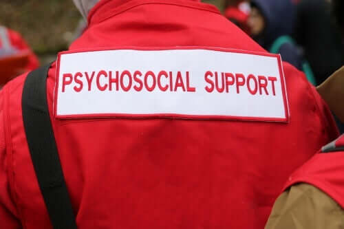 Unmittelbar nach der Ankunft in einem Katastrophengebiet müssen psychosoziale Unterstützungsteams Maßnahmen ergreifen, um all jenen zu helfen, deren psychologische Ressourcen es ihnen nicht ermöglichen, mit dem, was gerade passiert ist, fertig zu werden.