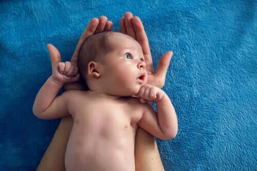 Babys verändern sich, wenn sie wachsen. Wir schätzen einige dieser Veränderungen, während andere unbemerkt bleiben, weil sie entweder subtil oder intern sind.