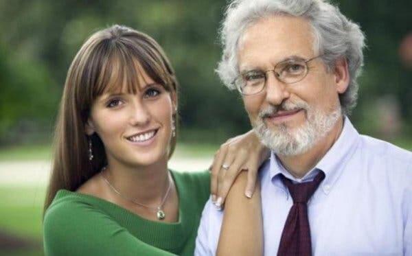 Ein Paar mit Altersunterschied.