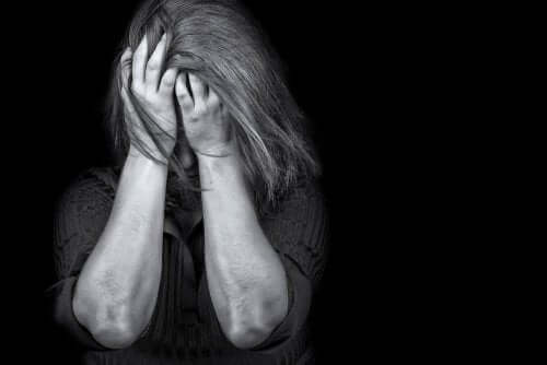 Jeder erlebt im Laufe seines Lebens stressige oder traumatische Situationen. Wenn die stressigen Umstände von besonderer Natur und Intensität sind, können sie ein plötzliches und völliges Ungleichgewicht in der mentalen Struktur verursachen.