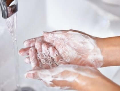 Ansteckung durch Händewaschen vermeiden