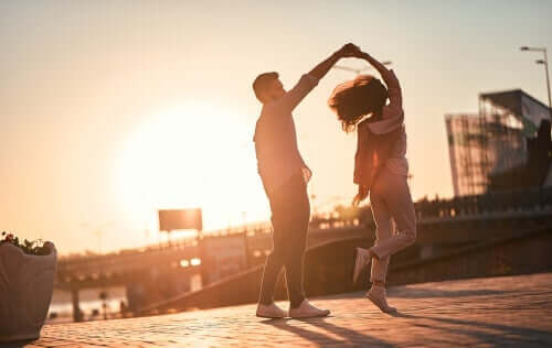 Liebe oder Liebesbedürftigkeit - tanzendes Paar