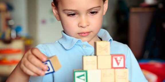 autistische Kinder zu Hause