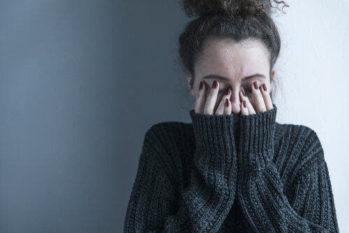 Halluzinationen - Frau hat Angst