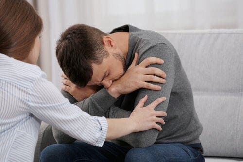 Huntington-Krankheit - Mann mit gesenktem Kopf