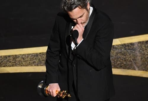 Joaquin Phoenix von Emotionen überwältigt