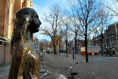 Anne Frank - Statue in Amsterdam