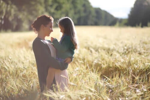 Warum imitieren Kinder Erwachsene - Mutter mit Tochter