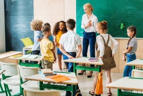 Von Schülern angeregte Diskussionen gehen über das Lehrbuchmaterial hinaus