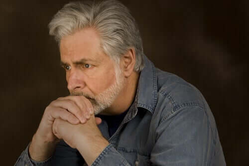 Armut - besorgter Mann