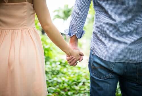 Beeinflusst der frühe Bindungsstil unsere romantischen Beziehungen?