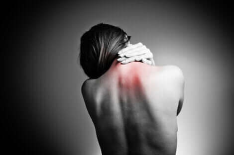 Das häufigste Symptom sind Rückenschmerzen