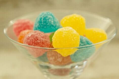 Die Fruit Snack Challenge besteht darin, eine Schüssel mit attraktivem Essen für die Kinder zu füllen