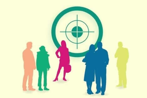 Zulliger-Test - Menschen vor einer Zielscheibe