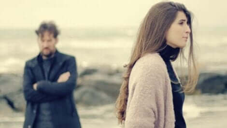 obwohl sie sich lieben - streitendes Paar