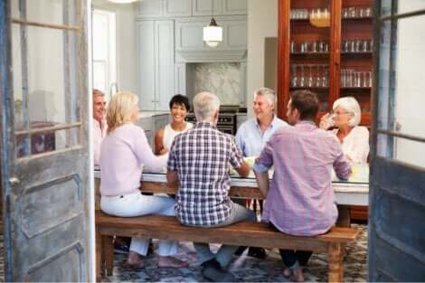 Freundschaften schließen - Gruppe von Freunden