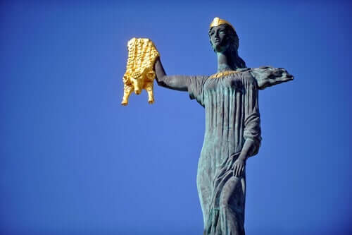 Mythos von Medea - Statue der Medea