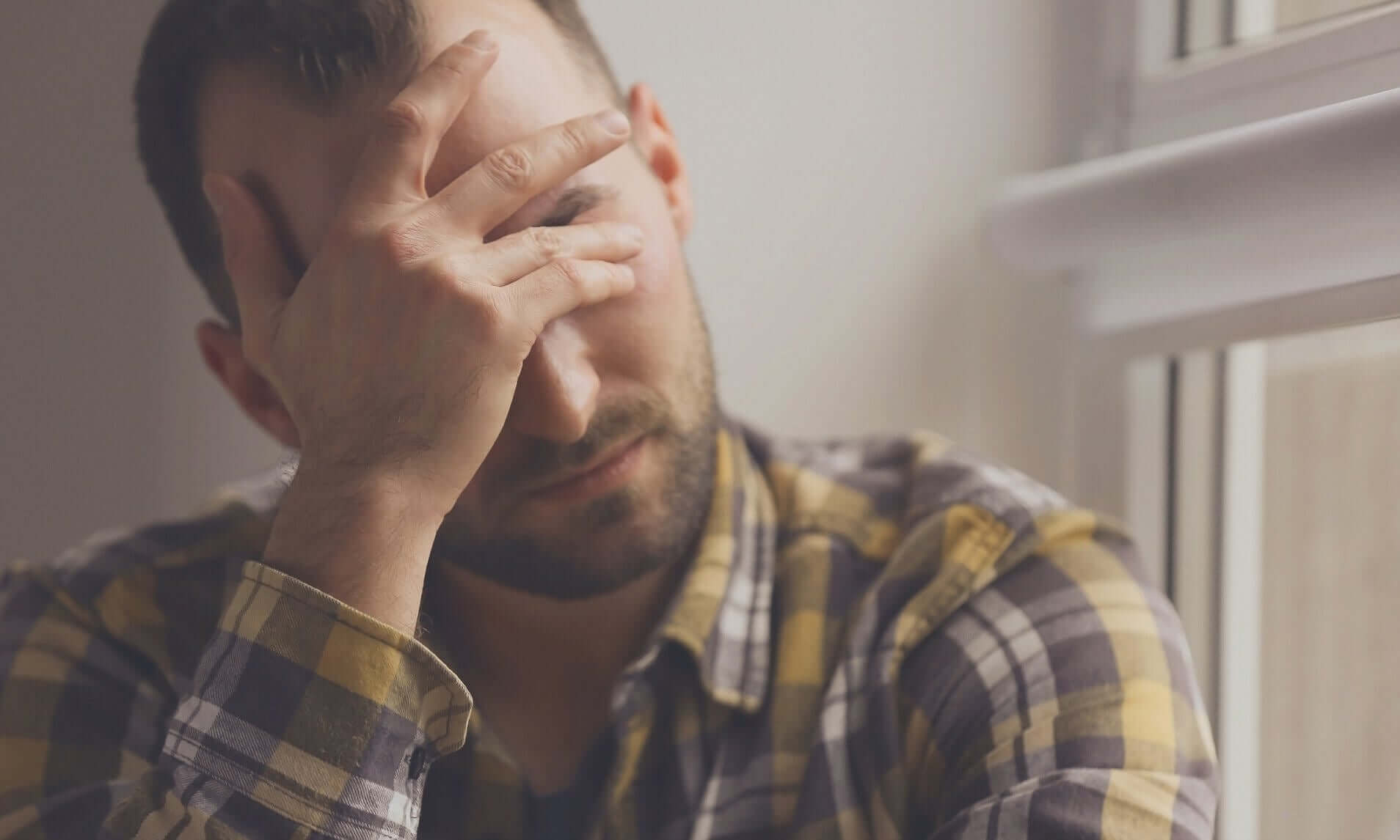 Hautausschläge - gestresster Mann