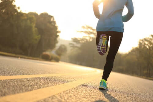 Ein sitzender Lebensstil - Mann beim Joggen