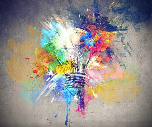 Gehirnstimulation - Kreativität als bunte Glühbirne