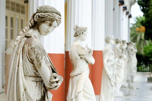 Der Mythos der Musen - Statuen