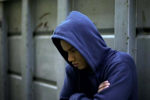 Anomie - Mann mit gesenktem Blick