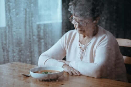 Appetitlosigkeit - ältere Dame