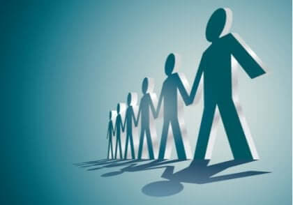 Gahuku-Gama - Männchen, die sich an den Händen halten