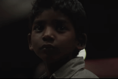 Sunny Pawar als junger Saroo im Film "Lion".