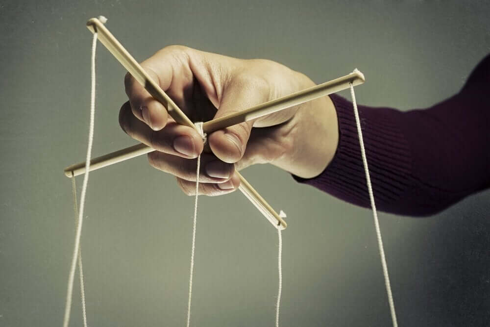 Manipulationstechniken - Schnüre einer Marionette