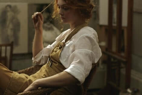 Moralische Abkoppelung - Frau denkt nach