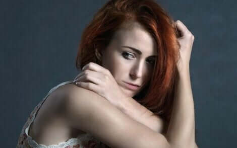 Unsicherheit und geringes Selbstwertgefühl - deprimierte Frau