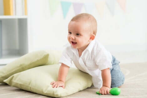 das sensomotorische Entwicklungsstadium - Baby