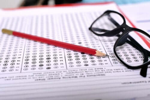 Binet entwarf einen Test, um zu versuchen, die intellektuellen Fähigkeiten von Kindern zu messen