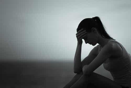 Frau leidet an Egoismus in der Liebe