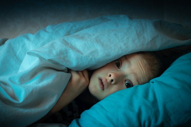 Mein Kind hat Angst, allein zu schlafen: Was kann ich tun?