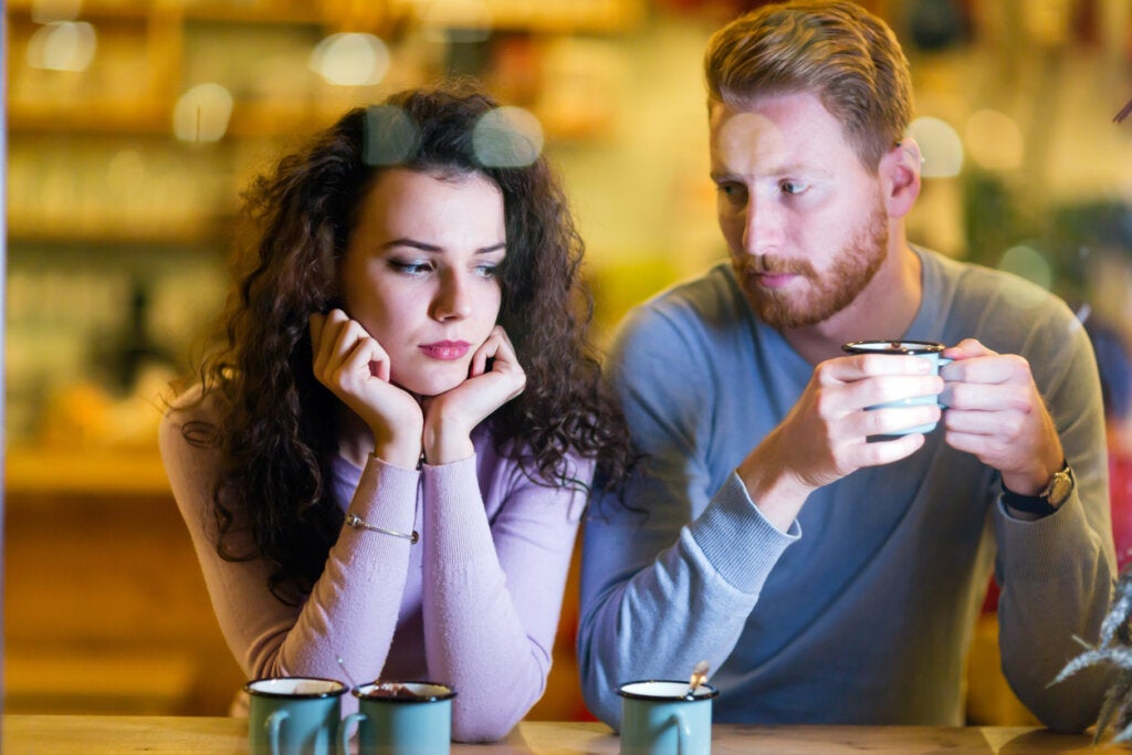6 Anzeichen dafür, dass deine Beziehung stagniert