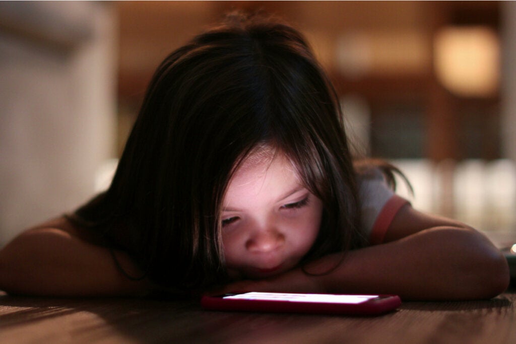 Übermäßiger Bildschirmkonsum kann bei Kindern Depressionen verursachen