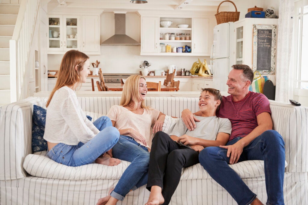 Wohnpsychologie: Perfektes Familiengespräch im Wohnzimmer