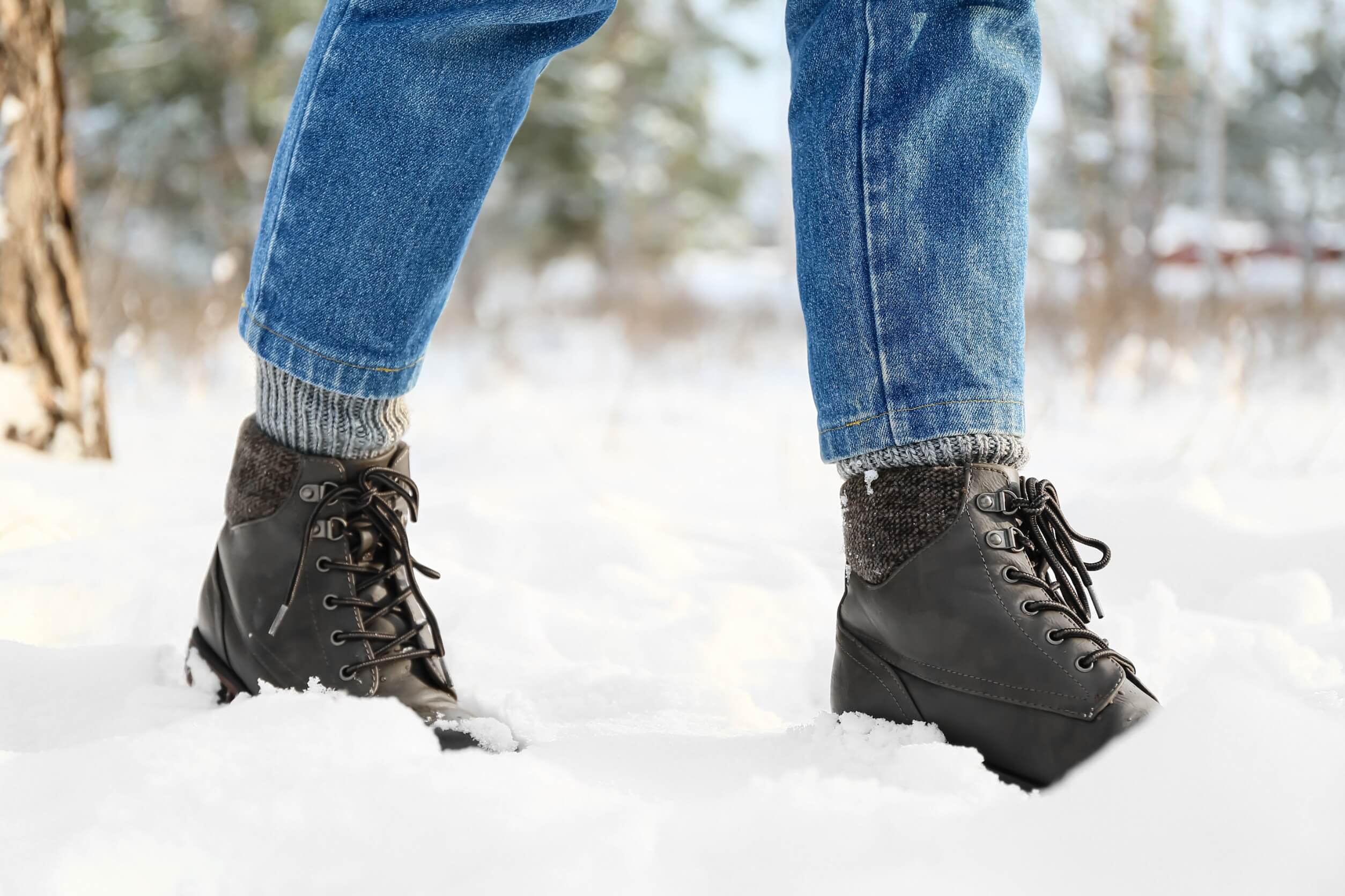 Spaziergang im Schnee an Weihnachten