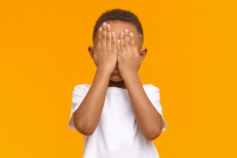 Schüchterne Kinder: 5 häufige Erziehungsfehler