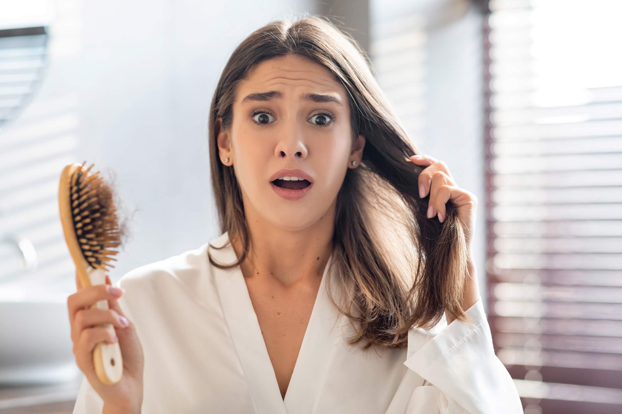 Frau mit Haarausfall