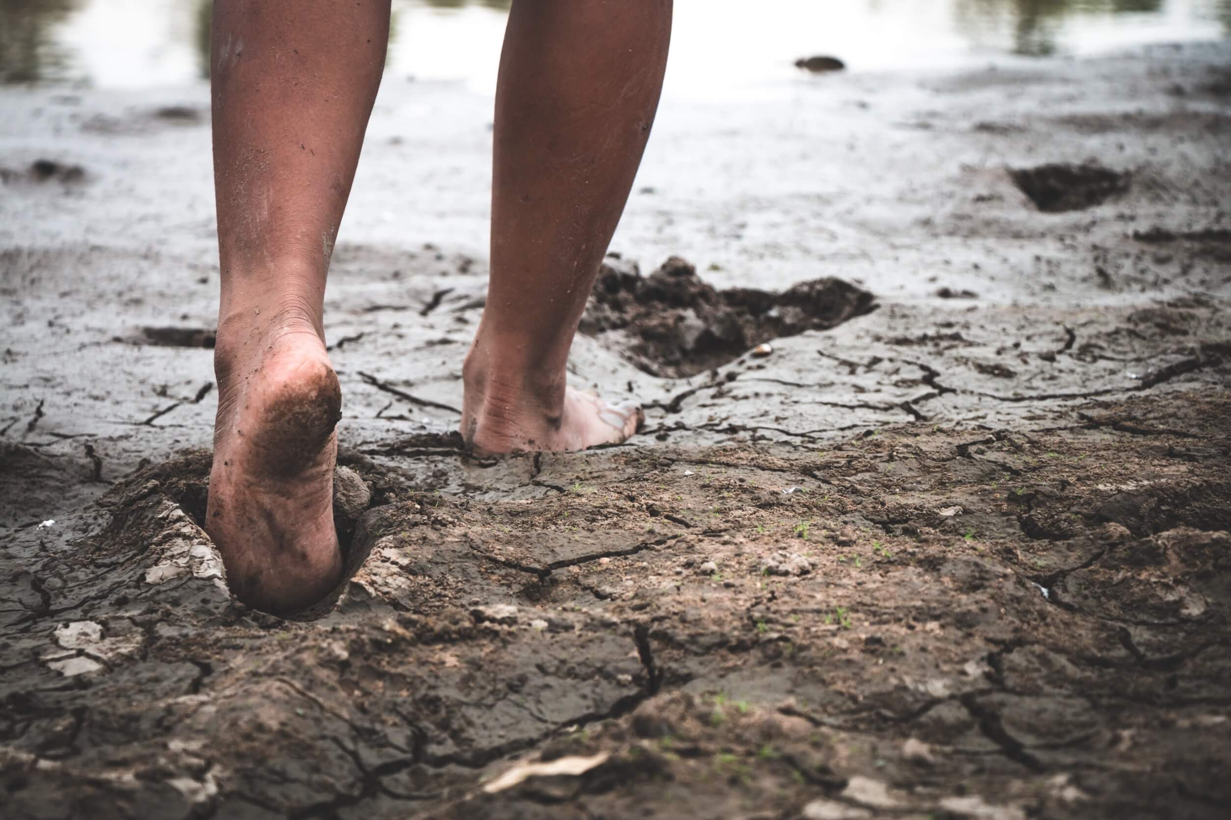 füße auf dem boden
